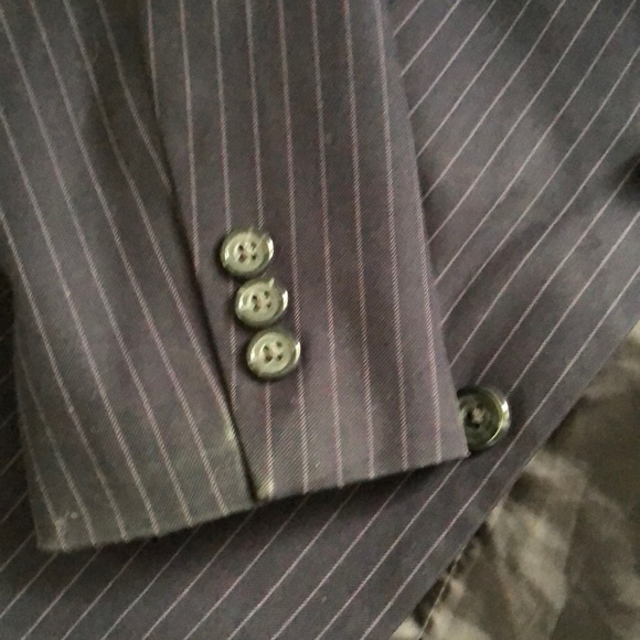 Suit - Picture 3 of 6